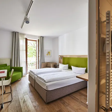 Fuchsbraeu Hotell 4*