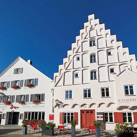 Fuchsbraeu فندق